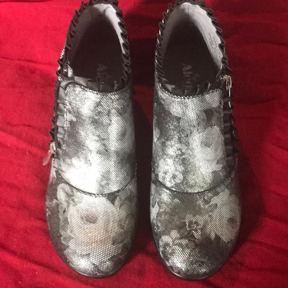 Brand new never worn Alegria booties so cute